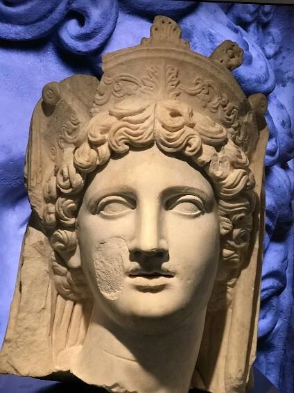 Súbor:Head of statue of Demeter.jpg – Wikipédia
