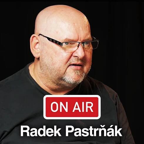 Obrázek epizody Radek Pastrňák (Buty) ON AIR: „Cizí písničky občas vykrádám záměrně, protože mi to přijde humorné.”
