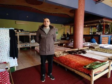 Správce uprchlického zařízení Blaho v ukrajinském Užhorodě Tiberi Kulčar. Záchytný tábor vznikl po ruské invazi v jediné romské restauraci a penzionu na Ukrajině, na snímku bývalá jídelna podniku Romani Jag.