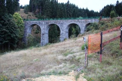 Nejvýše položený viadukt v Česku vede nad sjezdovkou. Podívejte se