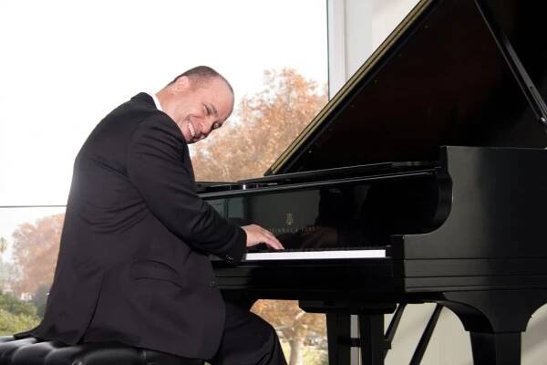 Promotional Images - Oscar Hernandez Music