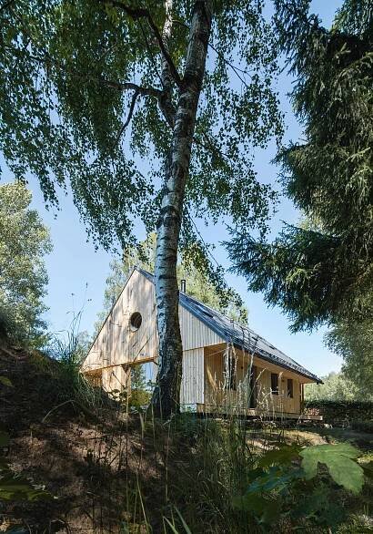 Dřevěný srub s výhledem na Lipno – je dokonalým útočištěm v přírodě – Nazeleno.cz