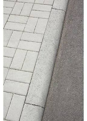 Dlažební kostky a obrubník