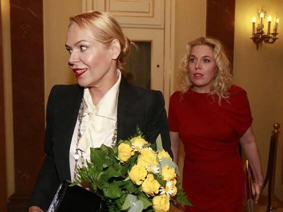 Nina Veškrnová Smitová působí jako soudkyně.