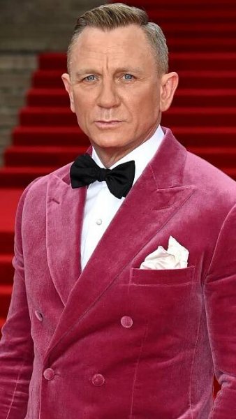 Daniel Craig on Filming ‘Knives Out 2’: 