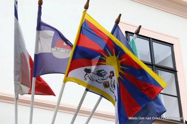 PO ROCE ZAVLÁLA TIBETSKÁ VLAJKA - Město Ústí nad Orlicí