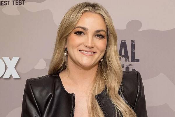 Jamie Lynn Spears Teases 'New Era' of Zoey 101 with 'Magical' Behind-the-Scenes Pics from Zoey 102 Set