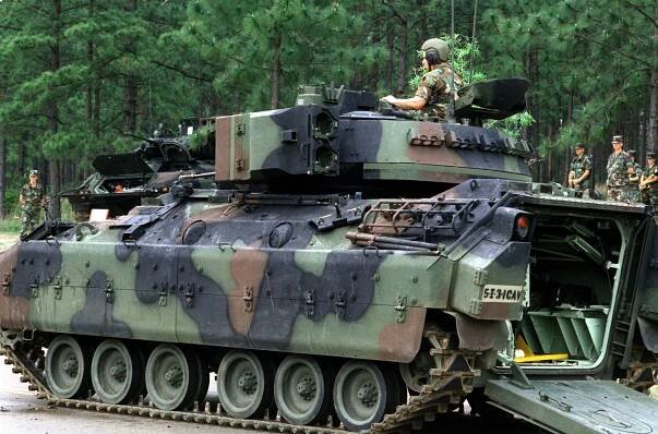 M3 Bradley (obrněné průzkumné vozidlo) - (US Army)