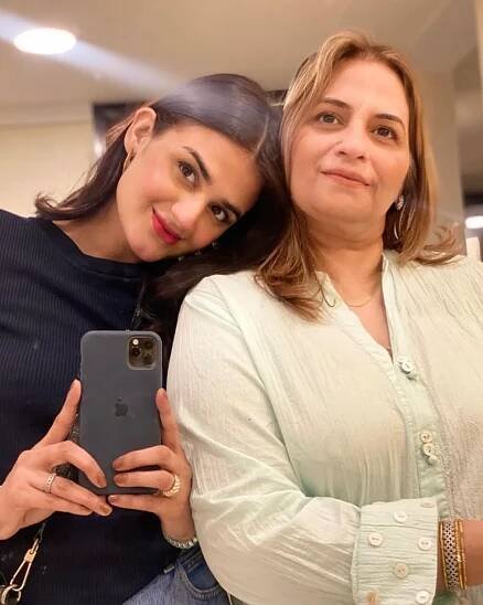 Hira Mani Mother 