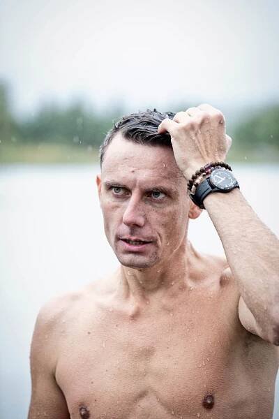 Do hlubin. Freediver David Vencl láme rekordy a teď se chce ponořit do ledu nejníž ze všech - Říká kdo?