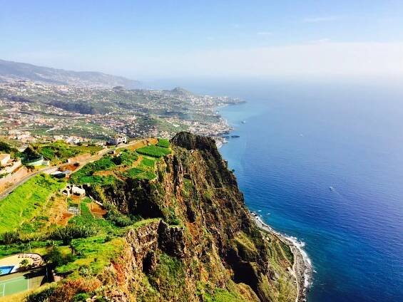 Aussicht auf die Küste von der Plattform Cabo Girao, Madeira