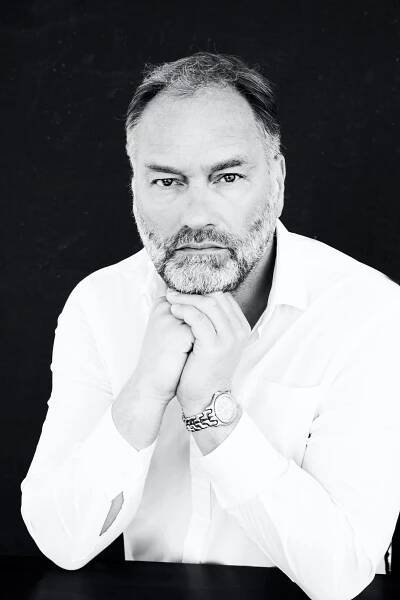 Hinrik Ólafsson - Móðurskipið
