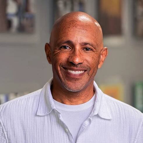 Headshot of Robb Lee.