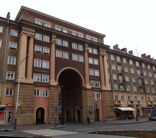 Soubor:Hlavní třída 90, Ostrava-Poruba.jpg – Wikipedie