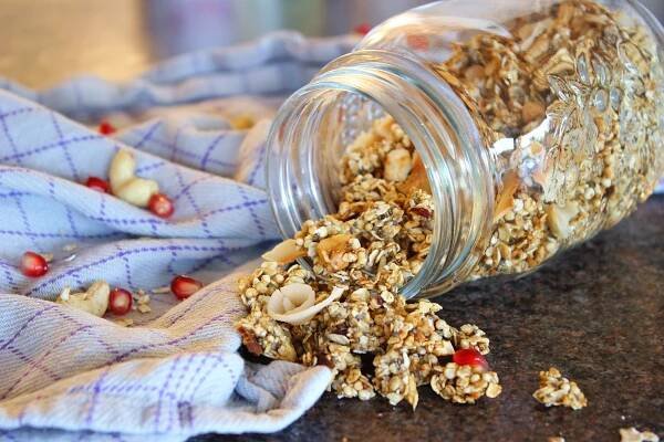 Crunchy Cashew Granola