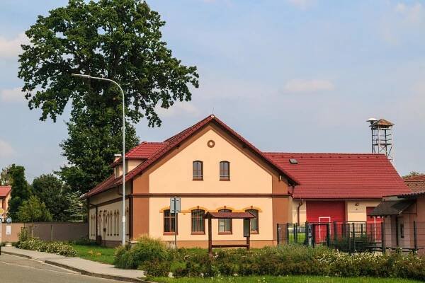 Soubor:Pohoří u Českého Meziříčí - obecní úřad.jpg – Wikipedie