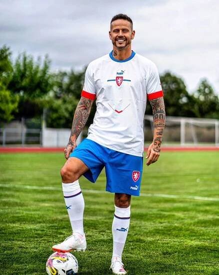 FOTO: Tomáš Rys se věnuje online tvorbě. – stránka 101