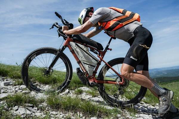 Trek testuje gravelovú novinku s celoodpruženým rámom – Biker.sk