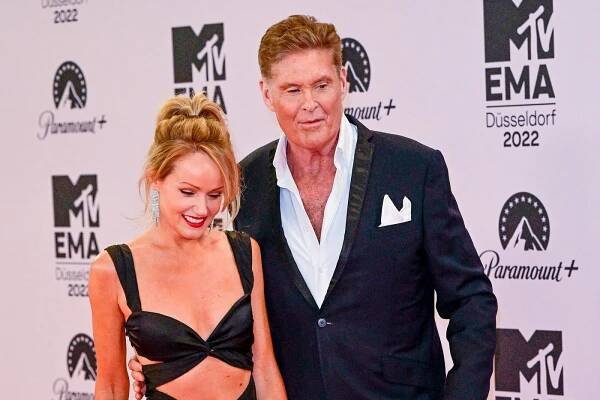 David Hasselhoff (70) z Pobřežní hlídky na cenách MTV: Jeho o 28 let mladší žena je okouzlující