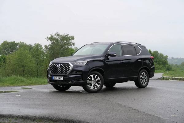 Pohodový nezmar na rámovém podvozku. Ssangyong Rexton překvapí komfortem i cenou