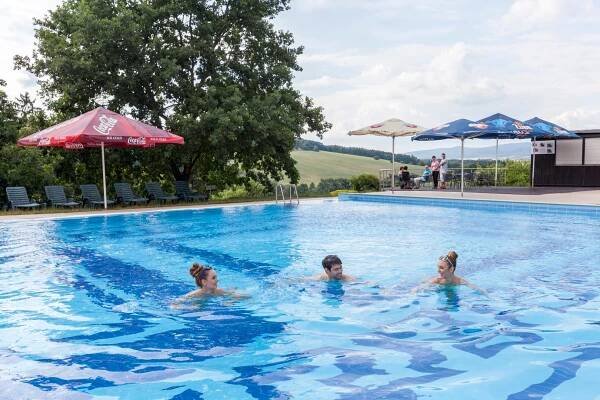 Vstup do vyhřívaného koupaliště Zlín, Kostelec Lázně Kostelec u Zlína, spol. s r.o. • Firmy.cz