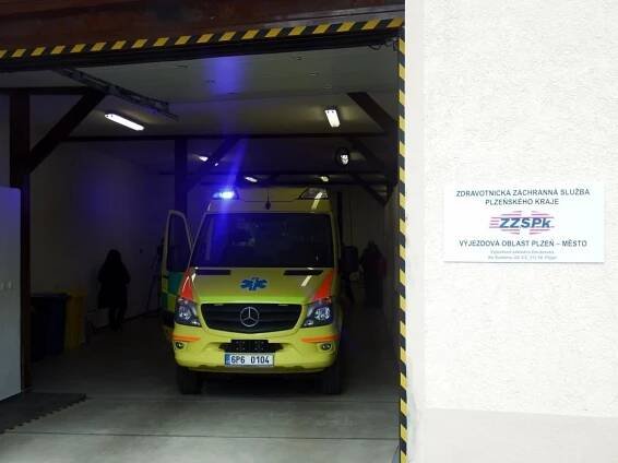 Zdravotnická záchranná služba Plzeňského kraje otevřela novou výjezdovou základnu na Doubravce | Krimi Plzeň