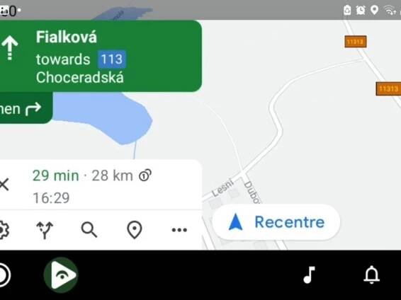 10. Android Auto na obrazovce telefonu