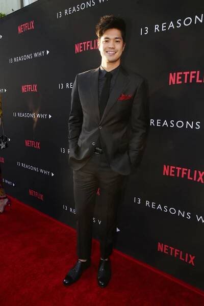 Ross Butler - Proč? 13x proto - Série 1 - Z akcí