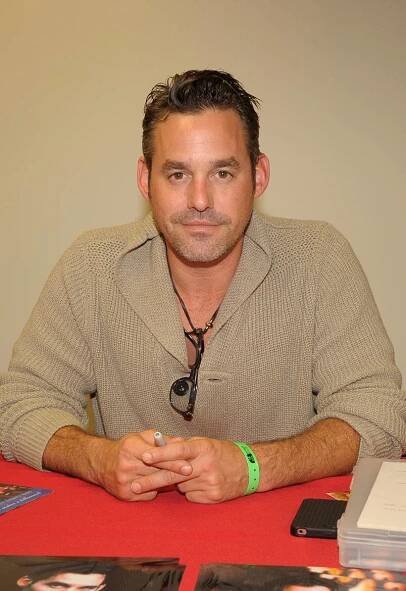 Download Nicholas Brendon Signing Event Wallpaper