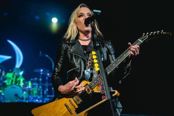 HALESTORM AND THE PRETTY RECKLESS NORTH AMERICAN TOUR 2022 @ THE ARIZONA FINANCIAL THEATER IN PHOENIX AZ 8-5-2022 – Universal
