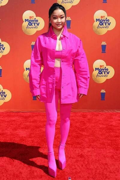 20SANTA MONICA, CALIFORNIA - JUNE 05: Lana Condor attends the 2022 MTV Movie & TV Awards at Barker Hangar on June 05, 2022 in Santa Monica, California. (Photo by Rich Polk/Getty Images for MTV)