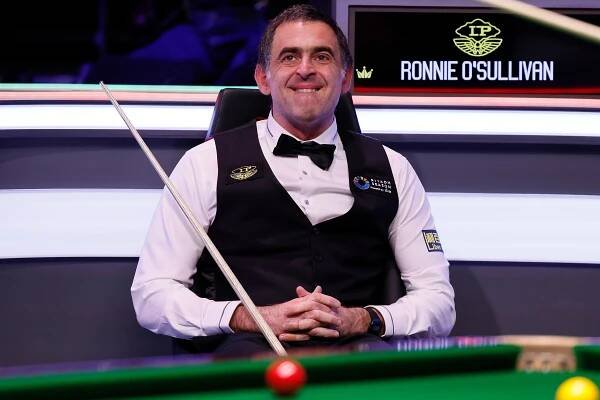 Ronnie O’Sullivan suffered a 6-4 defeat to Barry Hawkins on Saturday afternoon