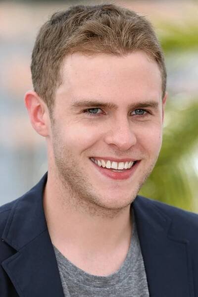 Iain De Caestecker herec