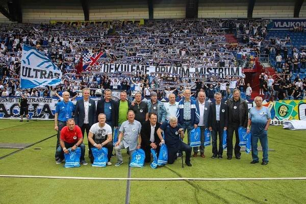 Utkání 4. kola nadstavby první fotbalové ligy, skupina o titul: FC Baník Ostrava - SK Slavia Praha, 19. května 2019 v Ostravě. Na snímku první mistři Baníku.