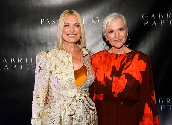 Tosca Musk (nalevo) je úspěšná producentka a spoluzakladatelka platformy Passionflix.