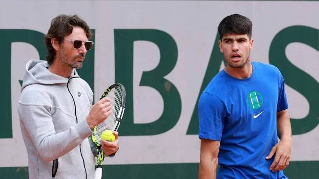 Juan Carlos Ferrero and Carlos Alcaraz hit the practice court at Roland Garros.