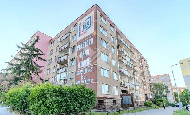 Prodej bytu 3+1 - 77 m⊃2; po rekonstrukci, s lodžií a sklepem, Machatého, Praha 5 - Barrandov
