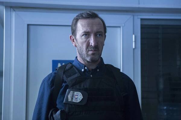 V oku hurikánu - Z filmu - Ralph Ineson