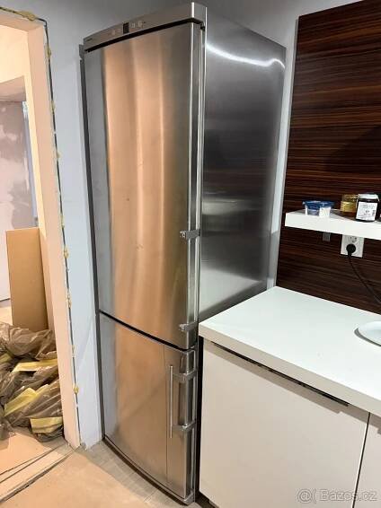 Velká lednice Liebherr s mrazákem