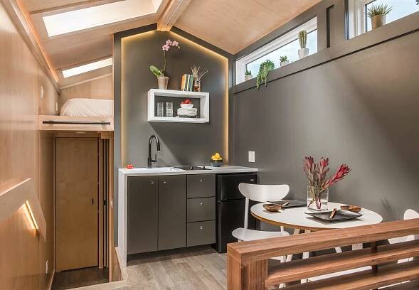 tiny house ze dřeva a skla