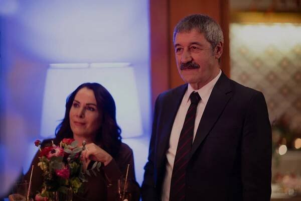 Sakla Beni - Episode 19 - Z filmu - Sevinç Erbulak, Nizam Namidar