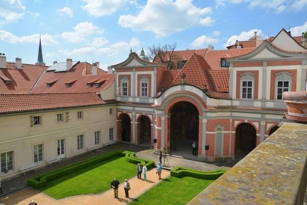 Monarchové odmítli Zemana. Kalousek si rýpl: Dorazí jen příbuzní Schwarzenberga