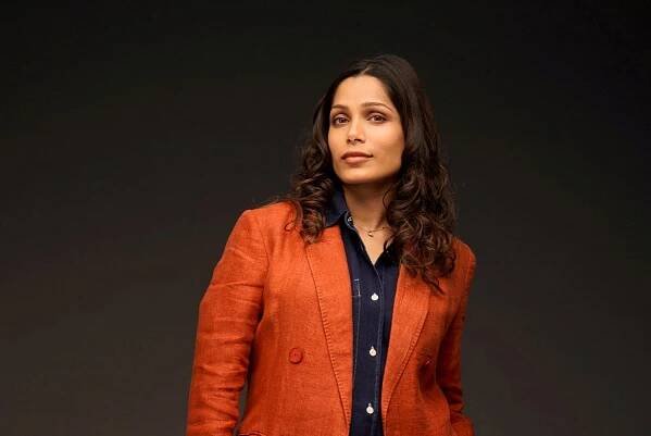 Freida Pinto - A Christmas Number One - Promo