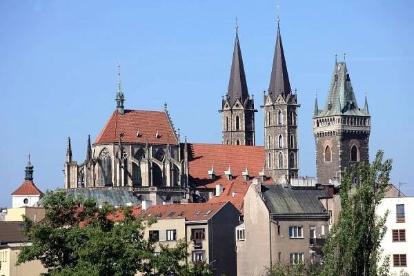 Kolín - chrám sv. Bartoloměje, pohled od jihovýchodu