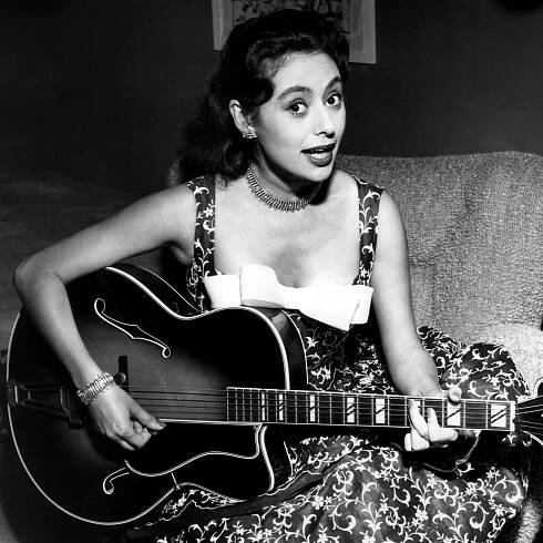 Caterina Valente, Singer Who Was a Star on Two Continents, Dies at 93