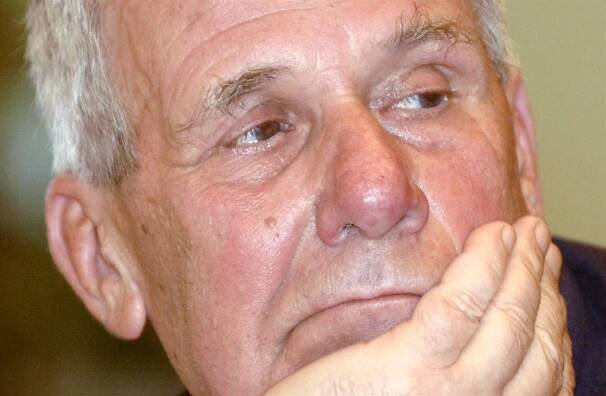 Ve věku 85 let zemřel režisér Osady Havranů Jan Schmidt
