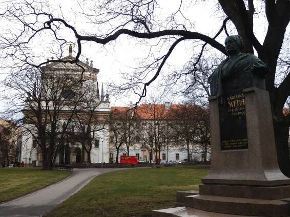 Fotografie - Praha, Karlovo náměstí, pomník Karoliny Světlé - 02.03.2015