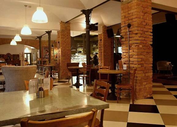 Interiér lovosického Lovo Cafe.