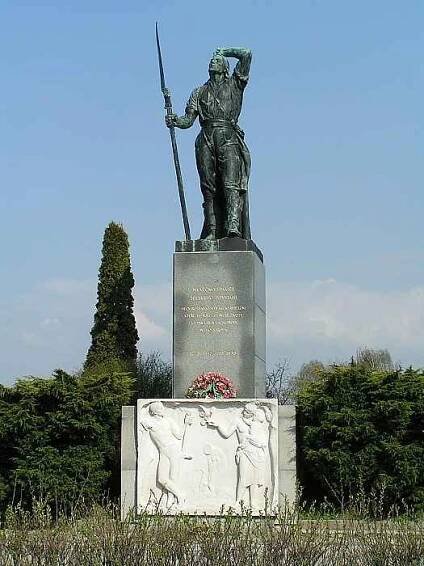 Památník selských bouří roku 1775 v Chlumci nad Cidlinou od akademického sochaře Jakuba Obrovského