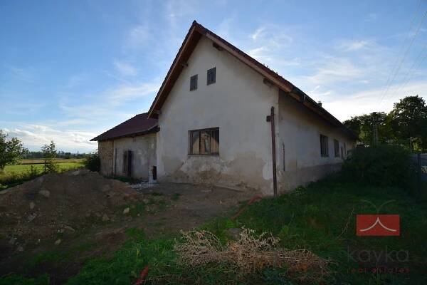 Prodej rodinného domu v rekonstrukci, 4+kk, 370 m2, na pozemku 852 m2, Humpolec - Hněvkovice